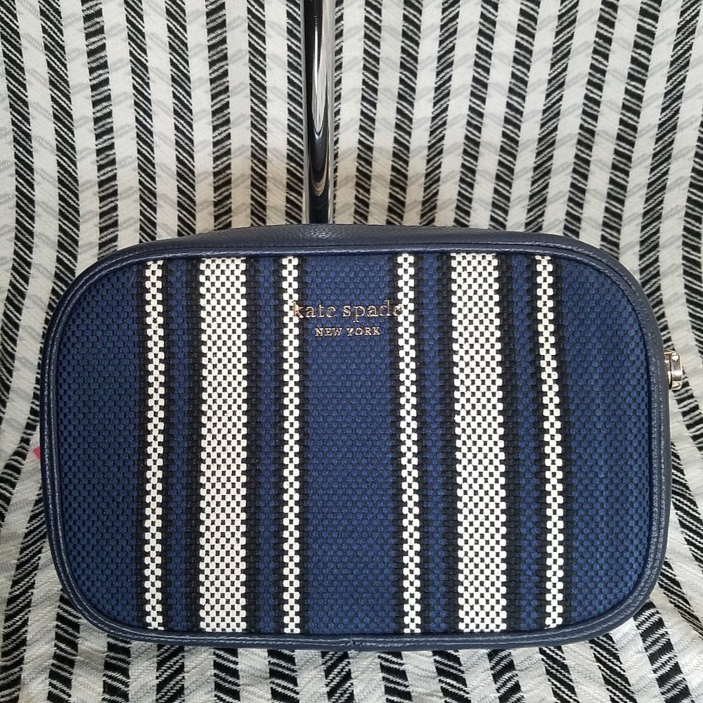 MAKE AN OFFER kate spade astrid camera bag blue brand new condition with tag